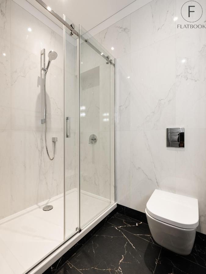 Flatbook - City Center Apartments Brabank With Parking กดัญสก์ ภายนอก รูปภาพ